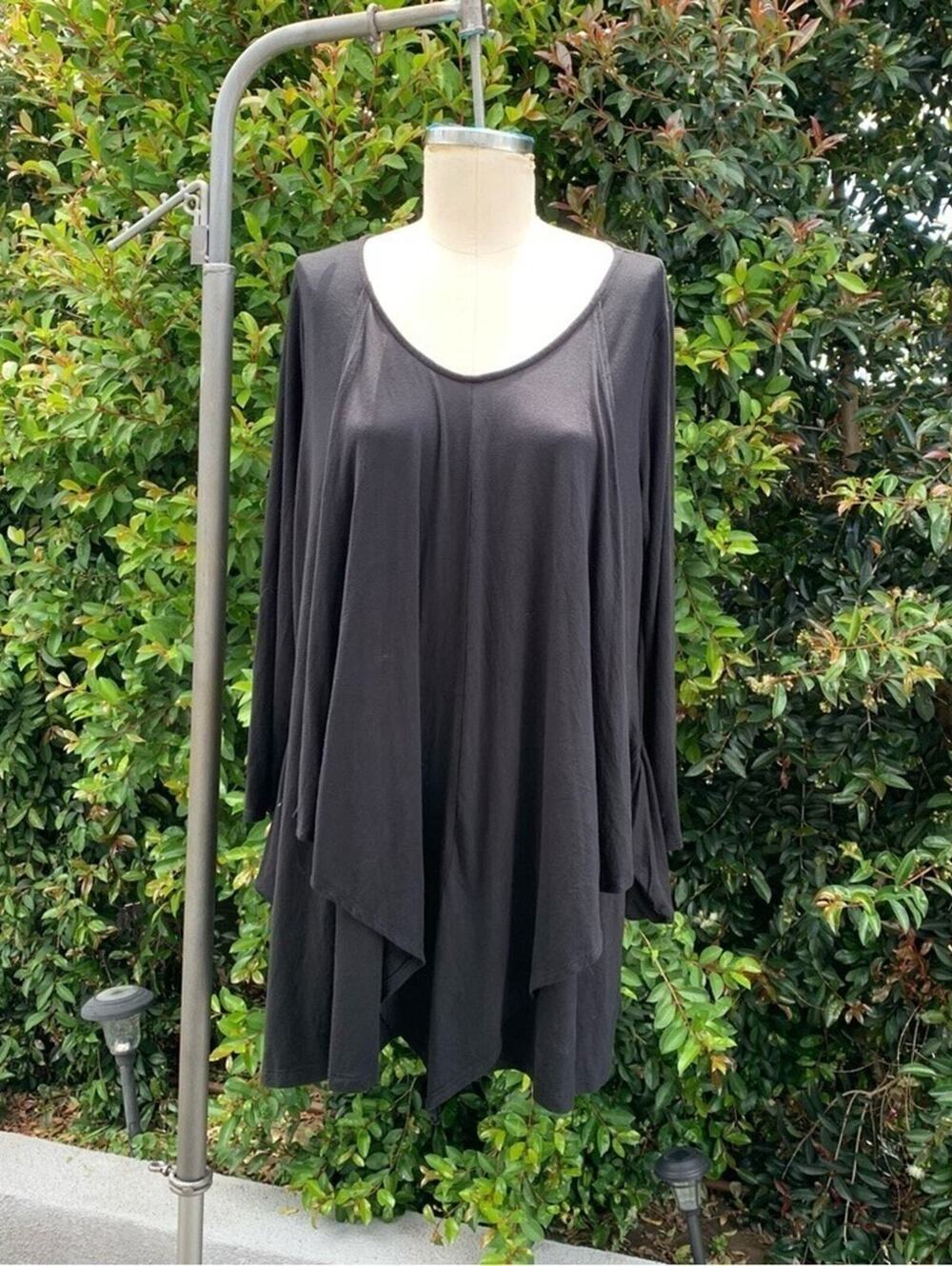 Annabelle Layered Flowy Tunic Black Large Dress